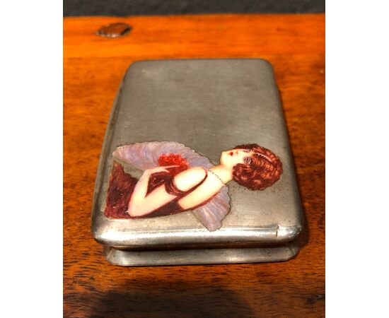 Silver and enamel cigarette case with lady figure with fan.Italy.     