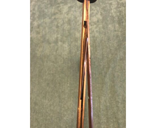 Animated bamboo stick with internal mechanism to measure the withers of the horses.     