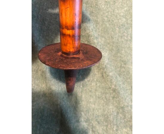 bastone sedia in legno con canna in bambu’fiammato.