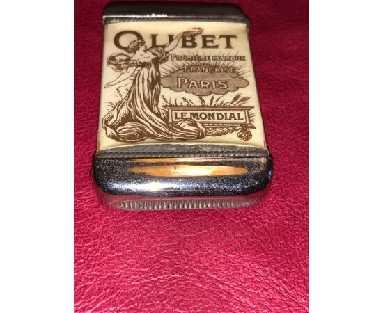 Metal matchbox with advertising image.France.     