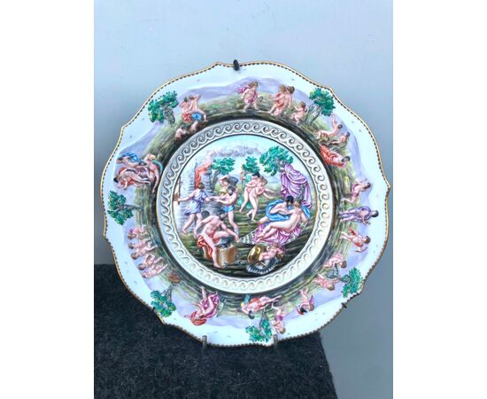 Pair of plates with &#39;historiated bas-relief&#39; decoration. Ginori-Doccia manufacture.     