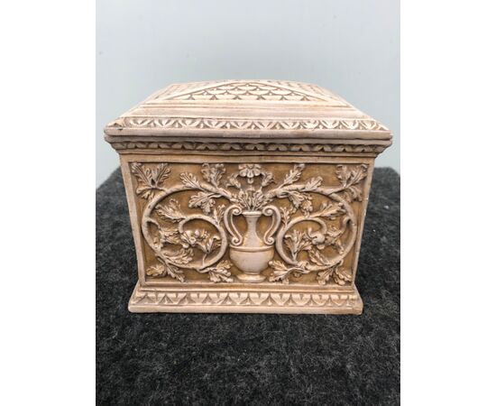 Terracotta box with floral and geometric art-nouveau decoration.Manufacture of Signa.Tuscany.     