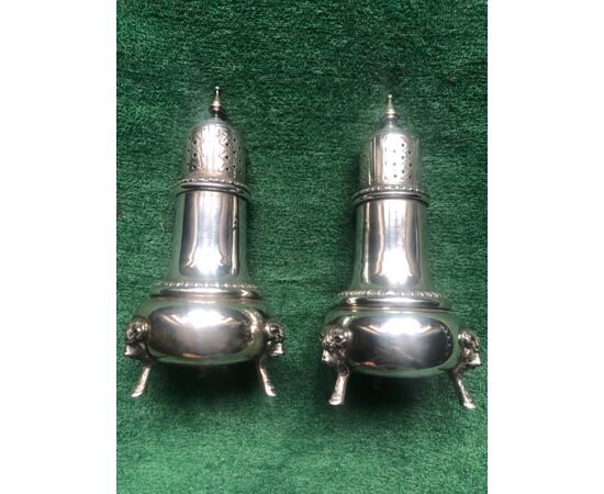 Pair of three-footed silver sugar spreaders with geometric motifs and ram&#39;s head.Frank M Withing manufacture.New York.     