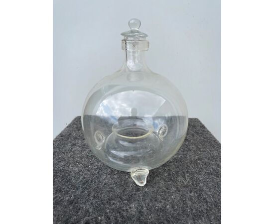 Bottiglia cattura-mosche in vetro soffiato leggero con fondo aperto e rialzato.Modena o Venezia.