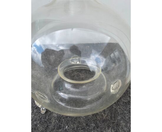 Bottiglia cattura-mosche in vetro soffiato leggero con fondo aperto e rialzato.Modena o Venezia.