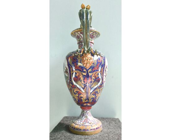 Large vase in gold and ruby luster majolica with snake and mask handles.Decorated with vegetal and oval motifs with Renaissance profiles.Gualdo Tadino.     