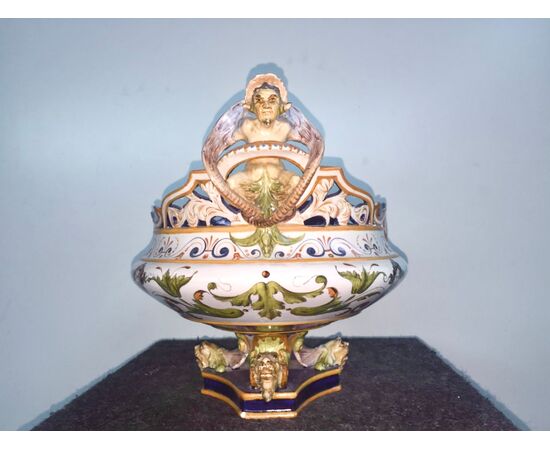 Centerpiece in openwork majolica with octagonal base with grotesque handles and Raphaelesque decoration.Ginori manufacture.     