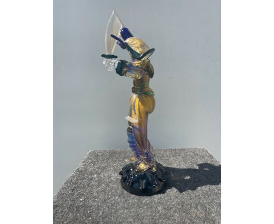 Figura di samurai in vetro pesante con inclusioni foglia oro.Firma Paolo Gaggio.Murano.
