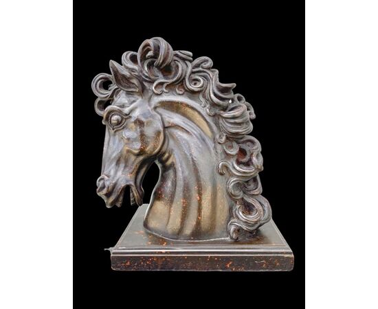 Wooden sculpture depicting a horse&#39;s head.     
