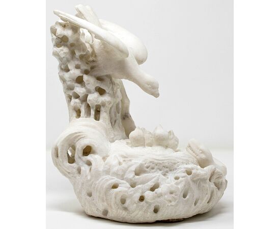 Nido con uccelli e serpente, scultura in alabastro del XIX secolo