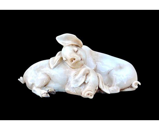 Porcelain sculpture of a pair of crouching pigs. Tay Manufacture (Giuseppe Tagliarol).     