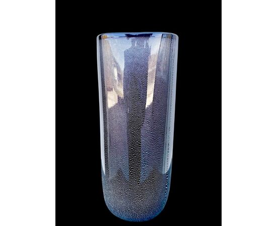 Vaso in vetro sommerso nero con inclusione foglia d’argento. Murano.