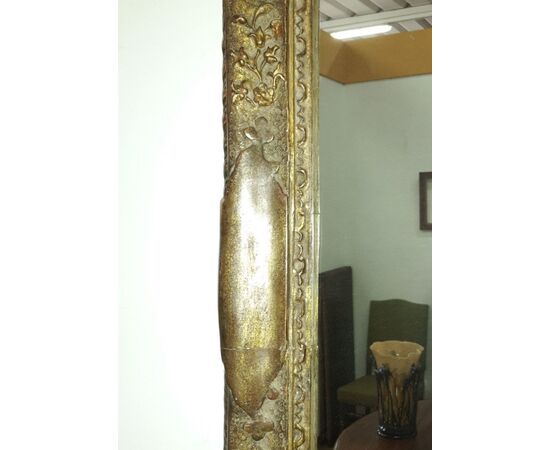 Specchio in legno e gesso dorato
