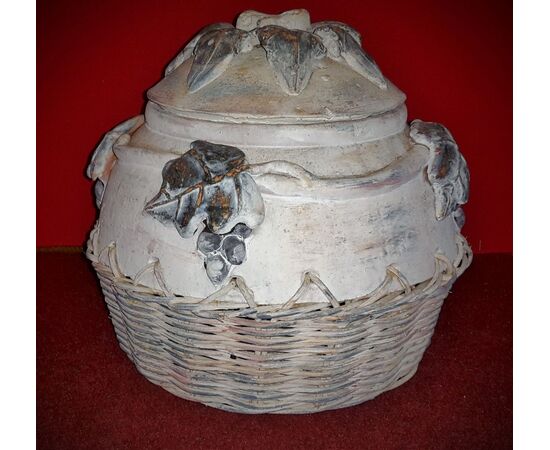 Basket of terracotta and wicker