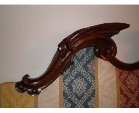 Headboard for double bed consisting of a Louis XIV walnut frieze. Excellent state of conservation