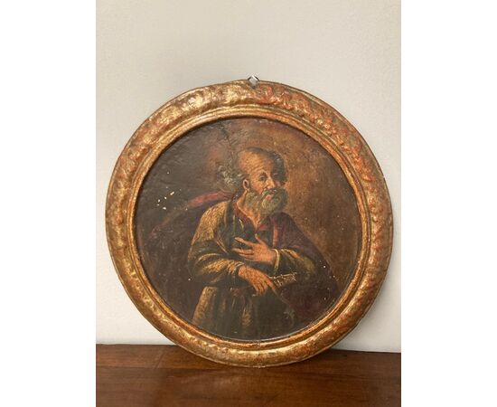 Antique round oil painting on panel from the 17th century Saint Peter in patina with coeval frame. Cm 47     