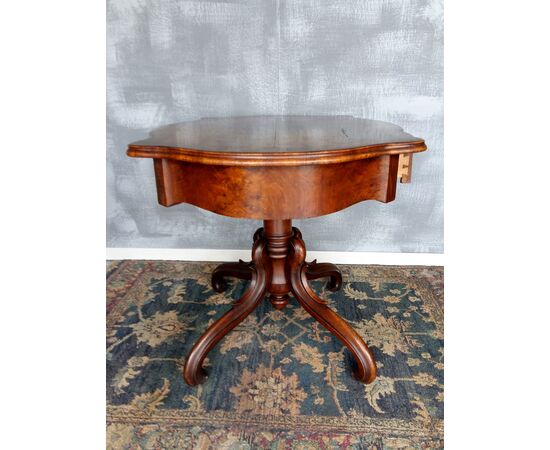 Biedermeier coffee table in walnut