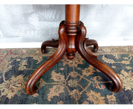 Biedermeier coffee table in walnut