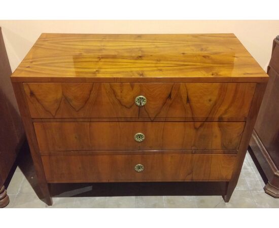 Antique chest of drawers in rosewood briar from the Louis XVI period