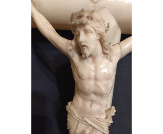 Crucifix in ivory from the mid-19th century