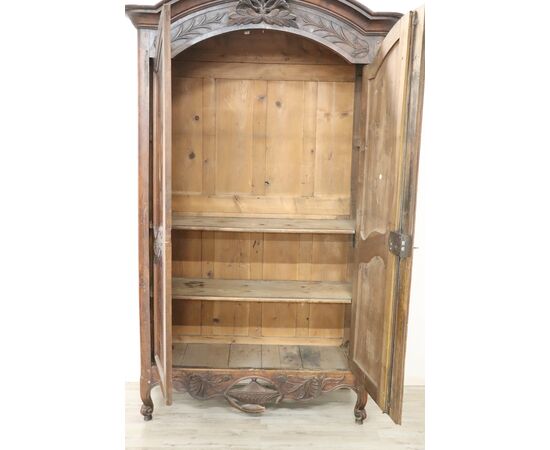 Important antique French Louis XV wardrobe in solid walnut 18th century