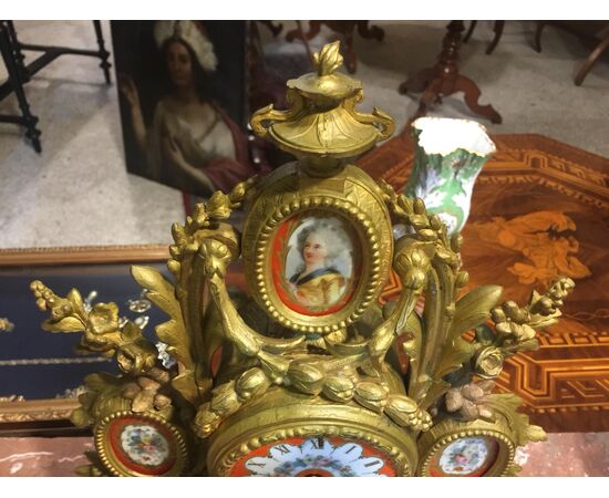 Orologio da tavolo sotto campana di vetro, epoca Napoleone III