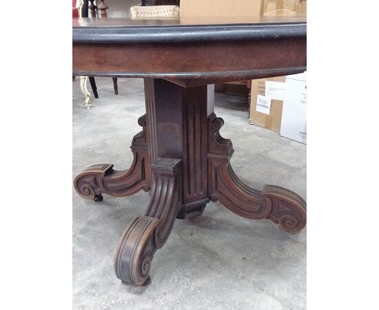 Dining table veneered in walnut and foot in solid walnut Louis Philippe period