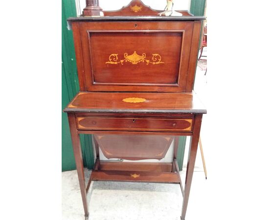 Lady's desk in mahogany and Victorian inlays