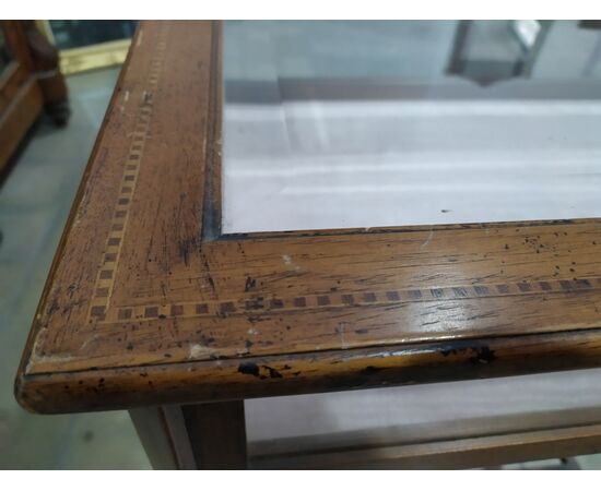 Tavolino bacheca in mogano con intarsio, primi del '900 Inglese