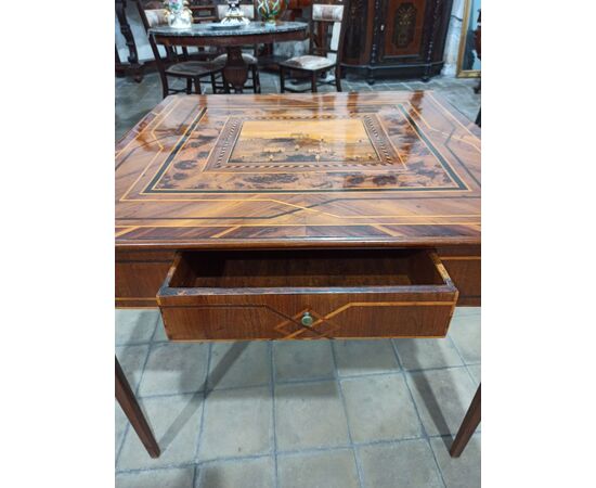 Game table in walnut rich in inlays from the late 18th century Louis XVI Lombardy