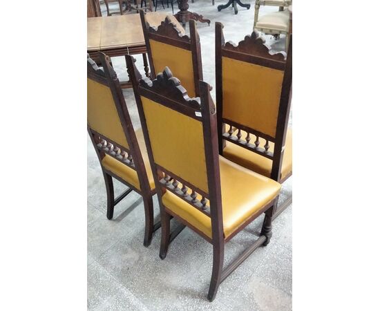 Details on 4 antique chairs in solid walnut carved from the late 19th century France