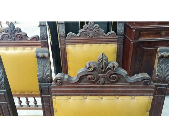 Details on 4 antique chairs in solid walnut carved from the late 19th century France