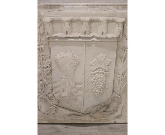 Ancient heraldic coat of arms in pozzolana late 19th century NEGOTIABLE PRICE