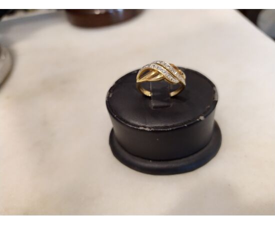 18 K yellow gold ring with diamonds from the 70s / 80s