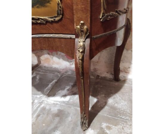 Vetrinetta Napoleone III in mogano con applicazioni in bronzo e pitture