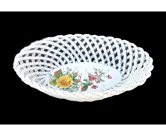 Basket-centerpiece in woven-shaped earthenware with floral decoration Bassano     