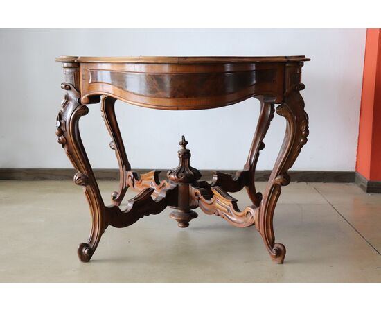 Large antique biscuit table in walnut and high briar from the 19th century. PRICE NEGOTIABLE