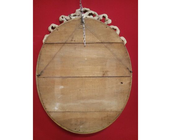 Oval mirror with love knot