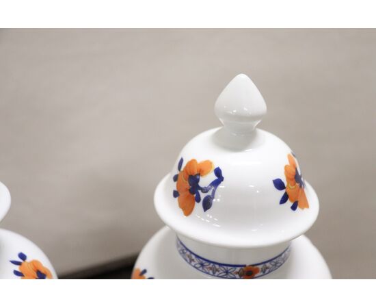 Coppia di vasi orientali in porcellana dipinti a mano Cina sec. XX PREZZO TRATTABILE