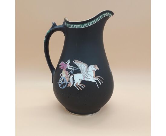 Brocca ceramica decorata con scene mitologia classica, Meir & son