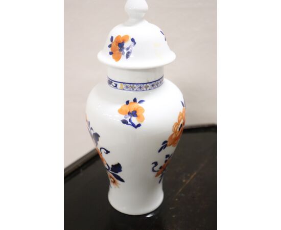 Pair of hand-painted oriental porcelain vases China sec. XX NEGOTIABLE PRICE