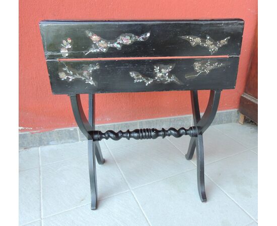 lacquered work table with mother-of-pearl inlays, meas. cm 47 x 29 h 58