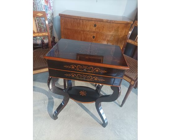 Coffee table, work holder in inlaid rosewood     