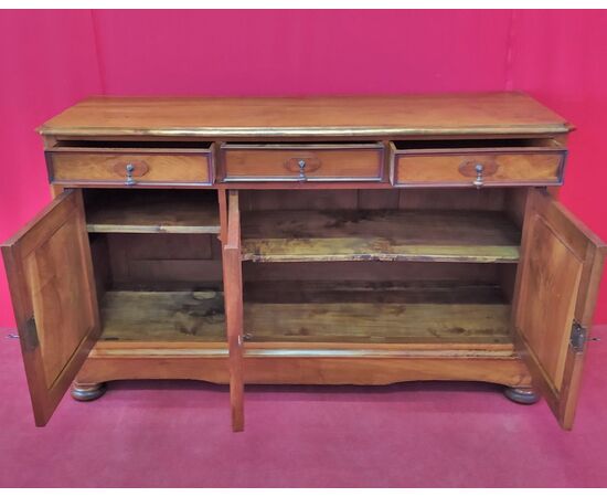 Sideboard with three doors and three drawers, in light mahogany