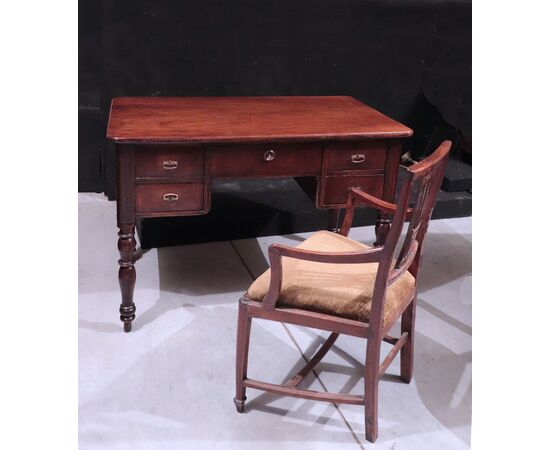 Walnut desk, Tuscany, 19th century