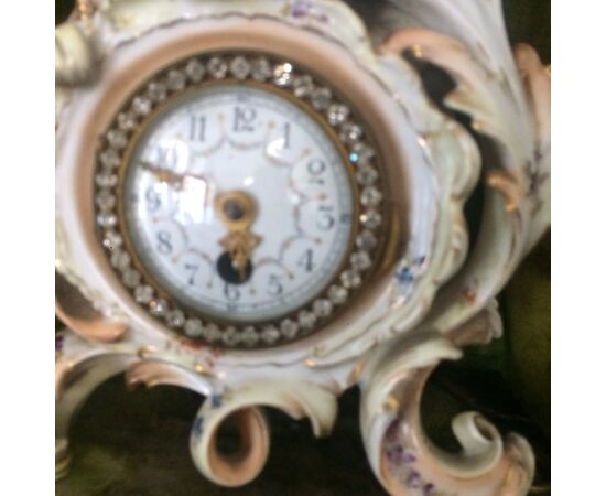 Clock mounted on Paris porcelain