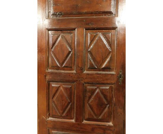 pti713 - walnut door, 18th century, meas. cm l 77 xh 201     