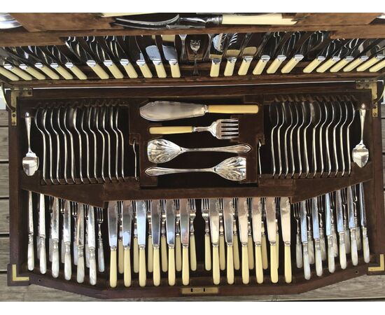 Cutlery service in Sheffield. Viners. Circa 1930