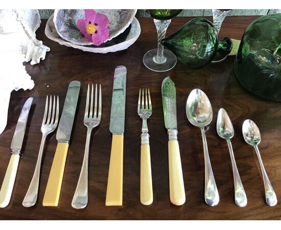 Antique Cutlery service in Sheffield. Plated silver. LEE & WIGFULL Circa 1930