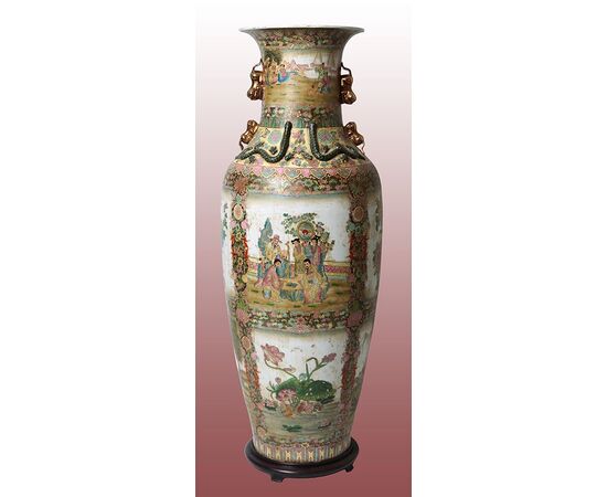 Large Chinese porcelain vase from the first half of 1900     